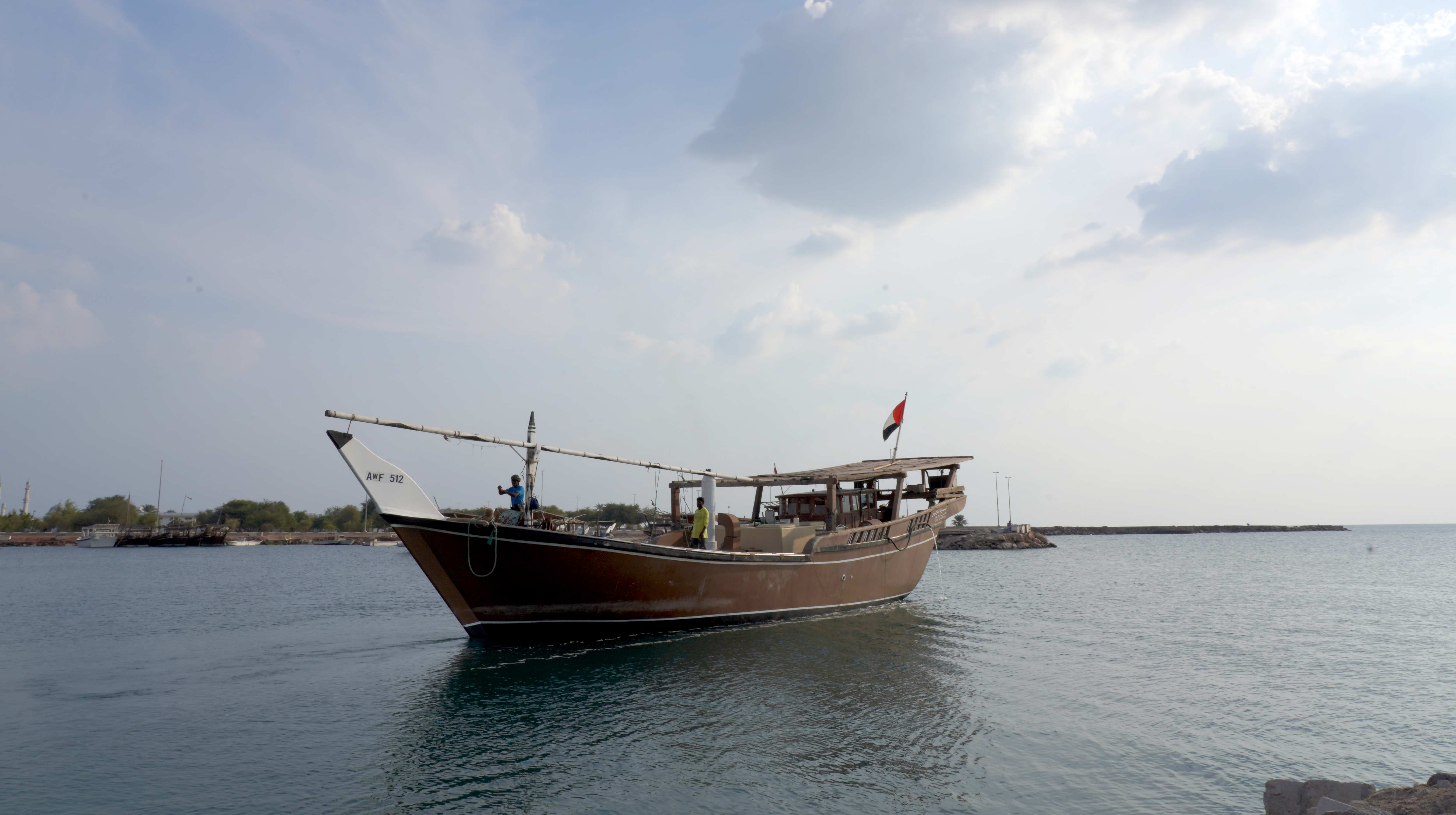 Ein traditionelles Boot von der Küste der Insel Delma in Abu Dhabi