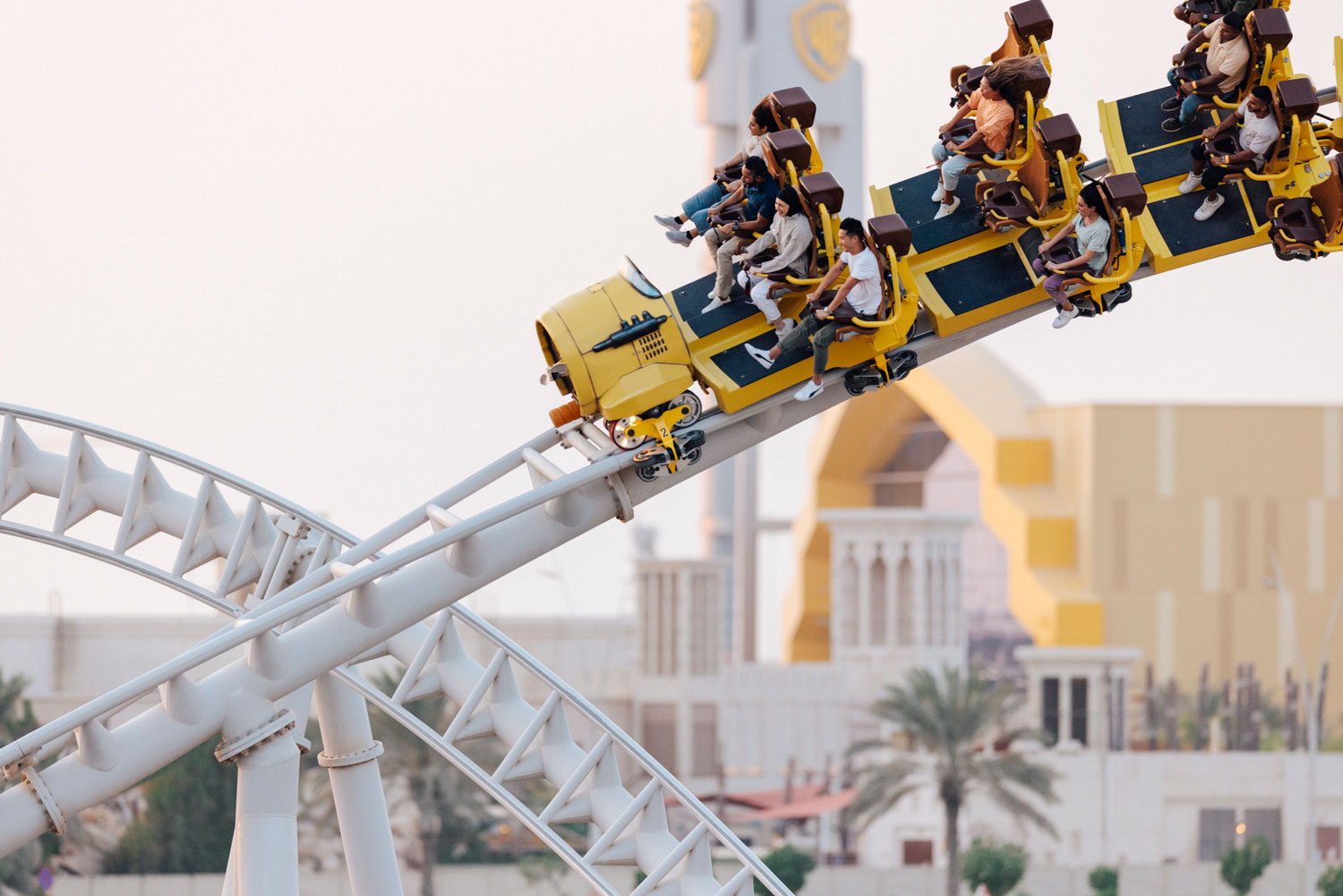 Ride record-breaking rollercoasters